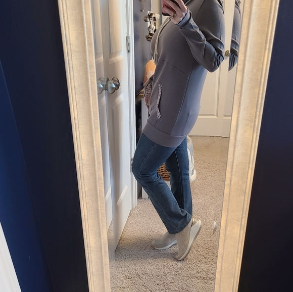 Pulse Boutique Gray Women's Hoodie with Floral Accents, Sz SM, New - Picture 3 of 9